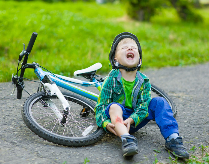 Verletzungen bei Kindern richtig versorgen - welovefamily.at